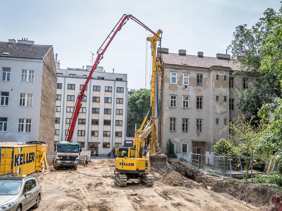 Keller bei der Herstellung von Vor-der-Wand Pfählen